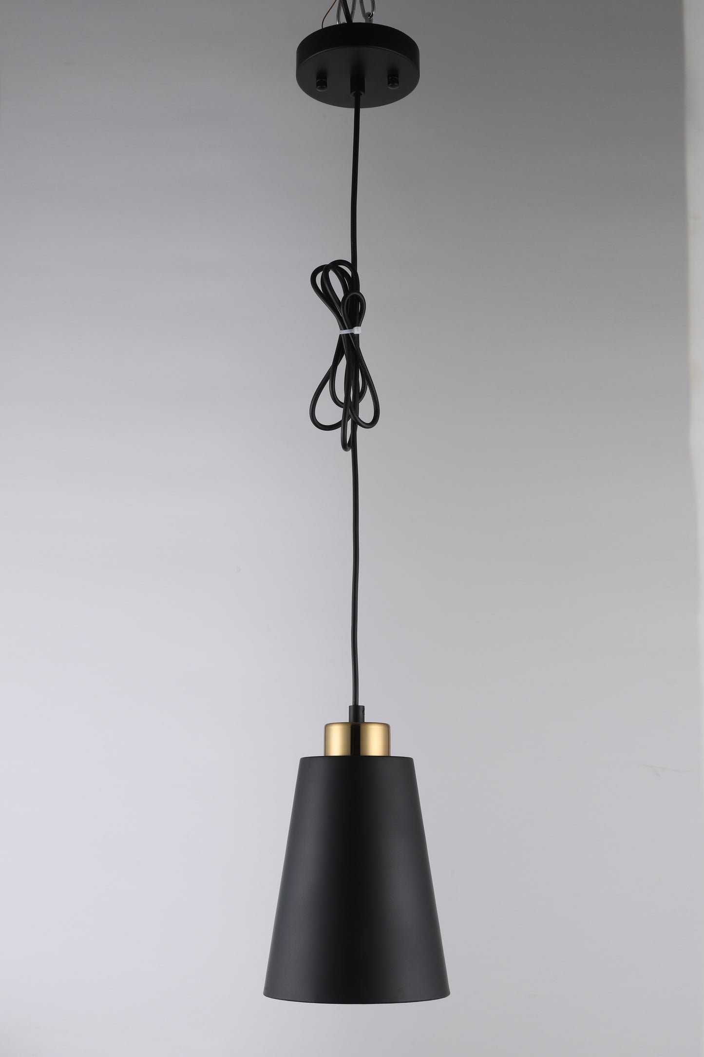 [Bulk Discounts] Elegant Glow: Industrial Pendant Light